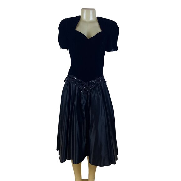 Vintage Niki Black Velvet Keyhole Back Midi Dress Beaded Accent Empire Sz 6 - Picture 1 of 9